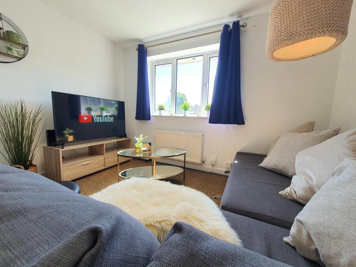 Thesiger Court Apartments - Free Private Parking - By Property Promise Κάρντιφ Εξωτερικό φωτογραφία